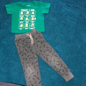 2 piece minion t shirt and lightning sweats